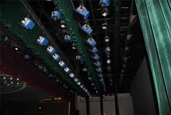 青岛会议公司会议年会舞台灯光注意要点