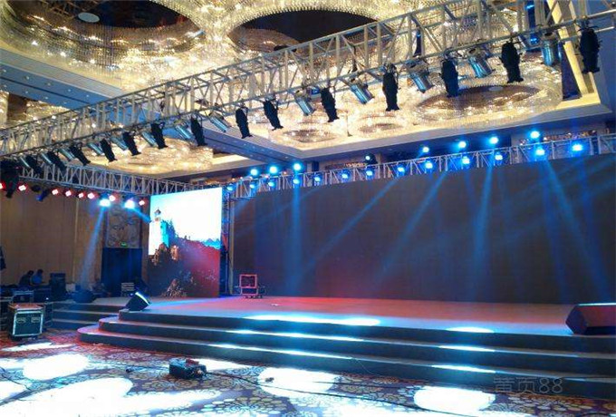 青岛会议公司灯光设备和自然光源的处理办法