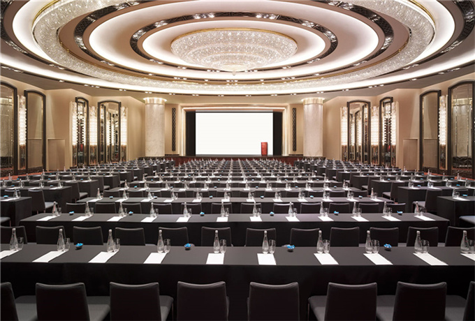 青岛会议轿车接送多少钱一天—青岛会议场地