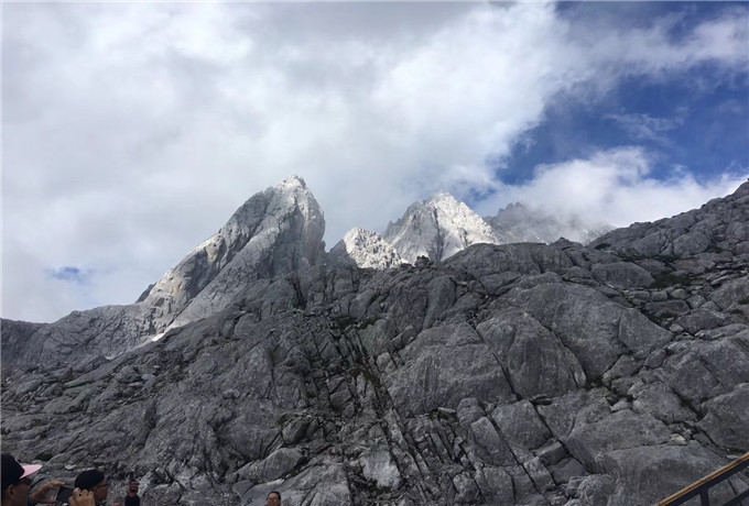 青岛会议旅游包车价格