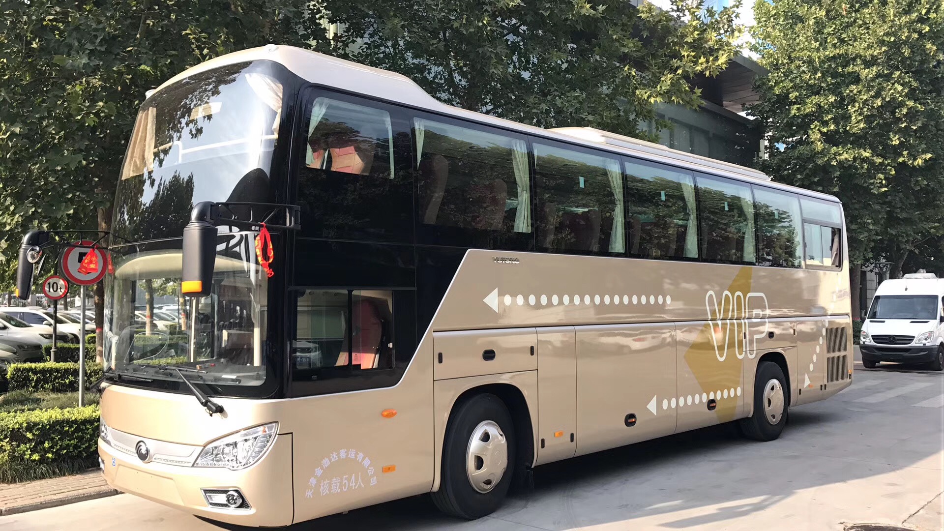 青岛会议租大巴车价格