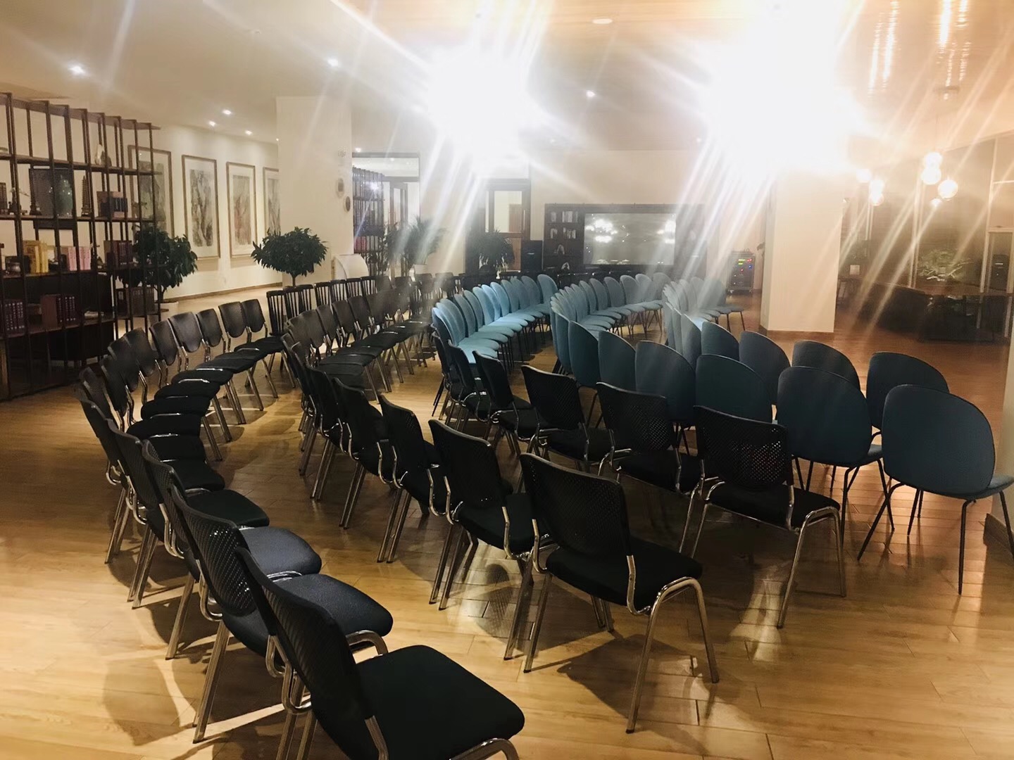 青岛会议会务服务-服务礼仪特点